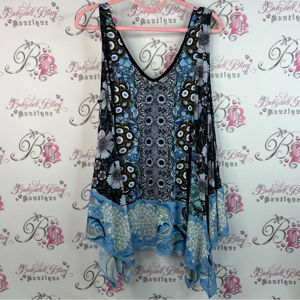 Desigual tank top flowers asymmetrical hem 🧚 Blue and Black Floral Blouse